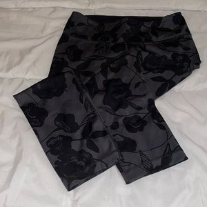 Lululemon floral crop leggings - GUC